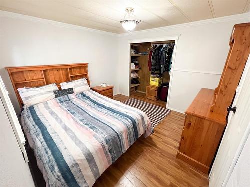 5210 56B Street, Lloydminster, AB - Indoor Photo Showing Bedroom