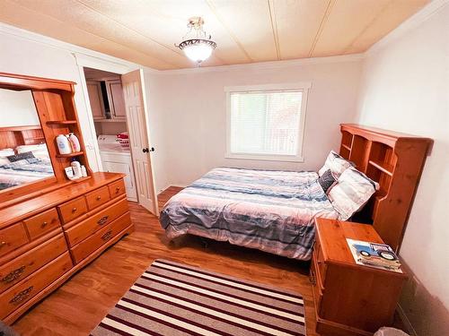 5210 56B Street, Lloydminster, AB - Indoor Photo Showing Bedroom