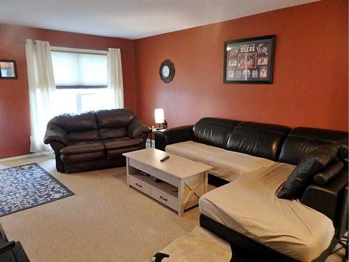 105-4520 51 Street, Vermilion, AB - Indoor Photo Showing Living Room