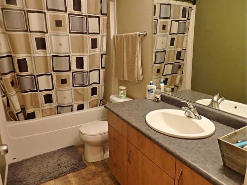 105-4520 51 Street, Vermilion, AB - Indoor Photo Showing Bathroom