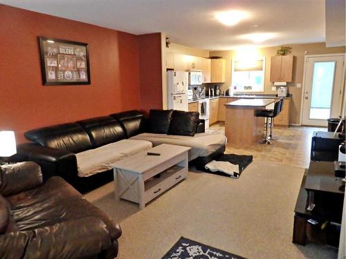 105-4520 51 Street, Vermilion, AB - Indoor Photo Showing Living Room