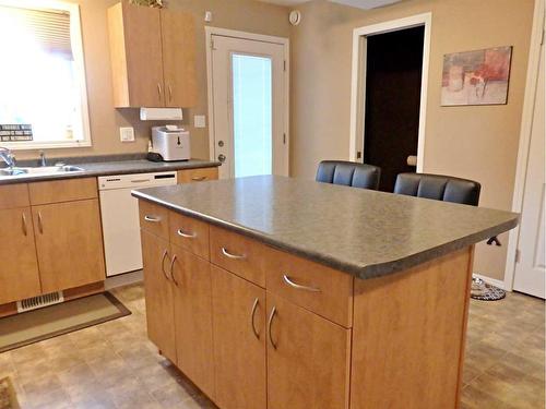 105-4520 51 Street, Vermilion, AB - Indoor Photo Showing Kitchen