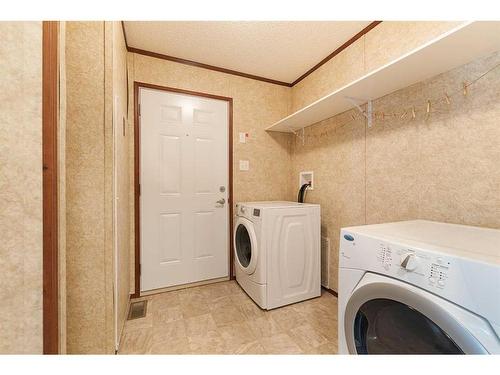 208 4 Avenue West, Maidstone, SK - Indoor Photo Showing Laundry Room