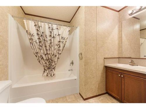 208 4 Avenue West, Maidstone, SK - Indoor Photo Showing Bathroom