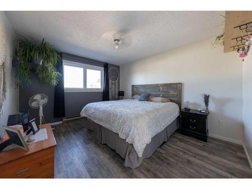 87 3 Street, Lashburn, SK - Indoor Photo Showing Bedroom