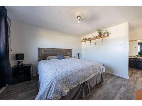 87 3 Street, Lashburn, SK - Indoor Photo Showing Bedroom