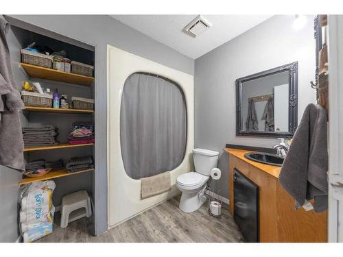 87 3 Street, Lashburn, SK - Indoor Photo Showing Bathroom