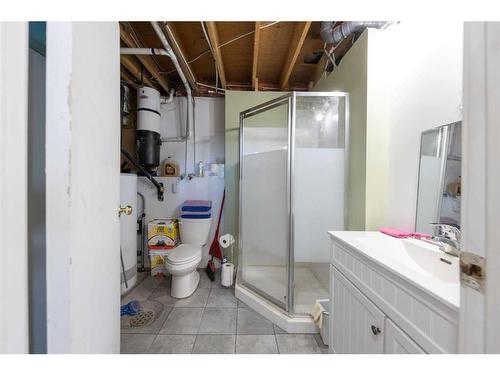 87 3 Street, Lashburn, SK - Indoor Photo Showing Bathroom