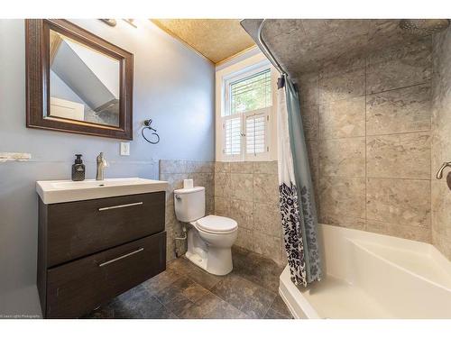510046 Hwy 897, Rural Vermilion River, County Of, AB - Indoor Photo Showing Bathroom