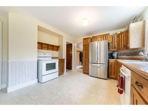 510046 Hwy 897, Rural Vermilion River, County Of, AB - Indoor Photo Showing Kitchen With Double Sink