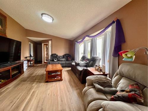 18 Combs Drive, Rural Wainwright No. 61, M.D. Of, AB - Indoor Photo Showing Living Room