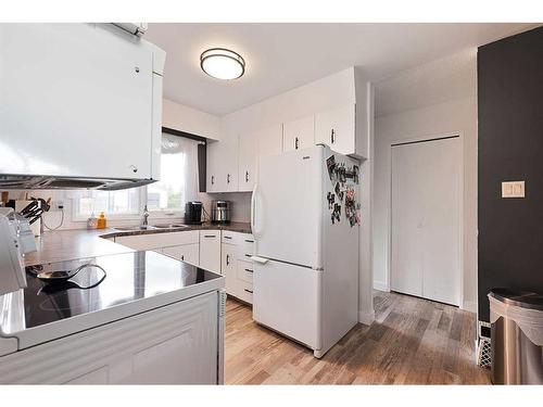 5503 50 Avenue, Lloydminster, AB - Indoor Photo Showing Kitchen With Double Sink