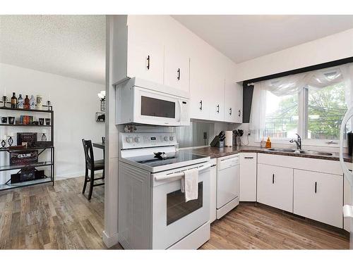 5503 50 Avenue, Lloydminster, AB - Indoor Photo Showing Kitchen With Double Sink