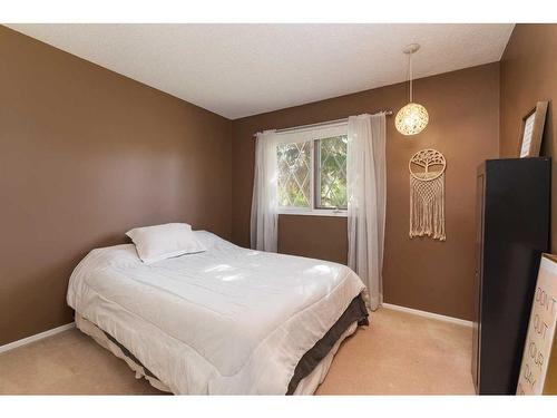 5503 50 Avenue, Lloydminster, AB - Indoor Photo Showing Bedroom