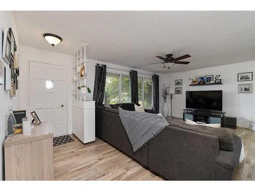 5503 50 Avenue, Lloydminster, AB - Indoor Photo Showing Living Room