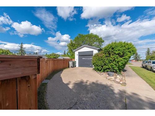 5503 50 Avenue, Lloydminster, AB - Outdoor