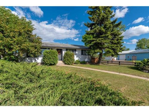 5503 50 Avenue, Lloydminster, AB - Outdoor