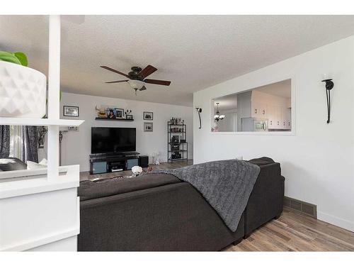 5503 50 Avenue, Lloydminster, AB - Indoor Photo Showing Living Room