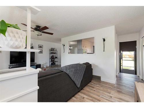 5503 50 Avenue, Lloydminster, AB - Indoor Photo Showing Living Room