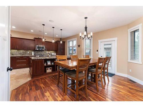 1605 53A Avenue Close, Lloydminster, AB - Indoor Photo Showing Kitchen With Upgraded Kitchen