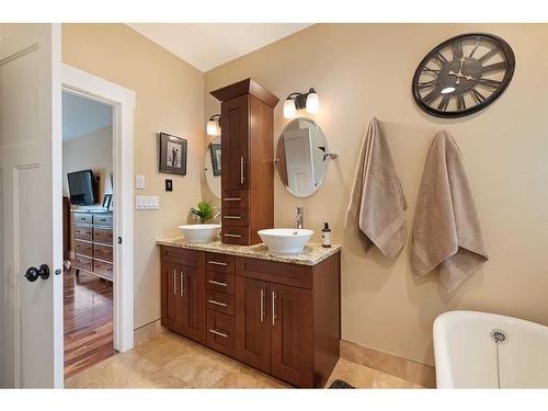 1605 53A Avenue Close, Lloydminster, AB - Indoor Photo Showing Bathroom