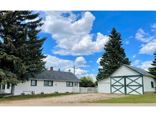 320 Railway Ave, Paradise Valley, AB - Outdoor