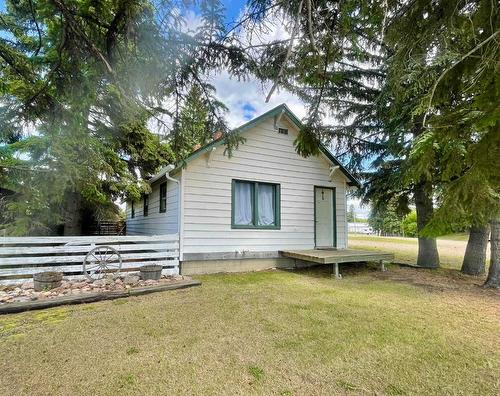 320 Railway Ave, Paradise Valley, AB - Outdoor