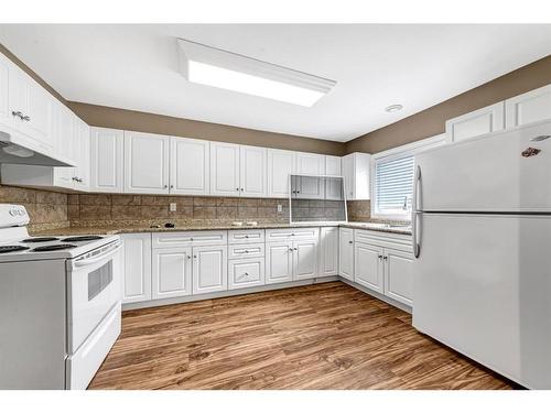 5624 51A Street, Lloydminster, AB - Indoor Photo Showing Kitchen