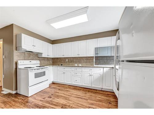 5624 51A Street, Lloydminster, AB - Indoor Photo Showing Kitchen