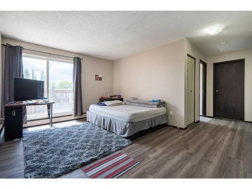 1-16-5633 43 Street, Lloydminster, AB - Indoor Photo Showing Bedroom