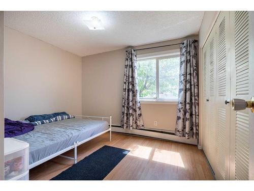 1-16-5633 43 Street, Lloydminster, AB - Indoor Photo Showing Bedroom