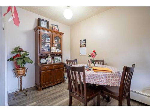 1-16-5633 43 Street, Lloydminster, AB - Indoor Photo Showing Dining Room