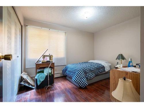 1-16-5633 43 Street, Lloydminster, AB - Indoor Photo Showing Bedroom