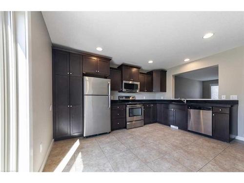 42-4260 41 Street, Lloydminster, SK - Indoor Photo Showing Kitchen