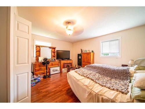 440004 Rge Rd 30, Rural Wainwright No. 61, M.D. Of, AB - Indoor Photo Showing Bedroom