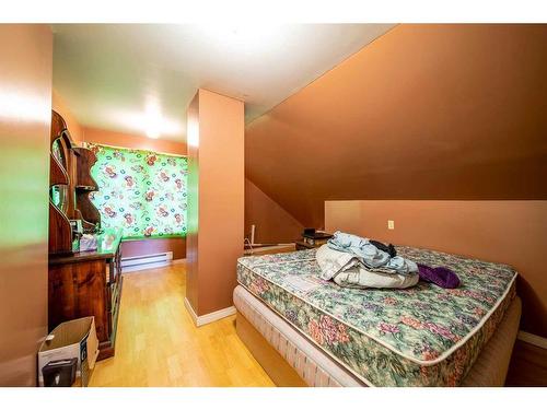 440004 Rge Rd 30, Rural Wainwright No. 61, M.D. Of, AB - Indoor Photo Showing Bedroom