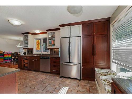 3706 56A Avenue, Lloydminster, AB - Indoor Photo Showing Kitchen