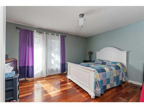 3706 56A Avenue, Lloydminster, AB - Indoor Photo Showing Bedroom