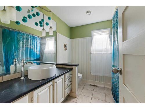 3706 56A Avenue, Lloydminster, AB - Indoor Photo Showing Bathroom