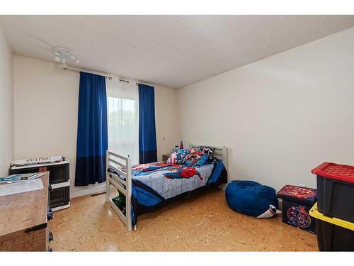 3706 56A Avenue, Lloydminster, AB - Indoor Photo Showing Bedroom