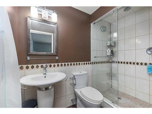 3706 56A Avenue, Lloydminster, AB - Indoor Photo Showing Bathroom