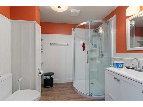 3706 56A Avenue, Lloydminster, AB - Indoor Photo Showing Bathroom