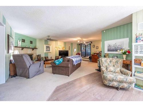 22 Hawkes Street, Marsden, SK - Indoor Photo Showing Living Room