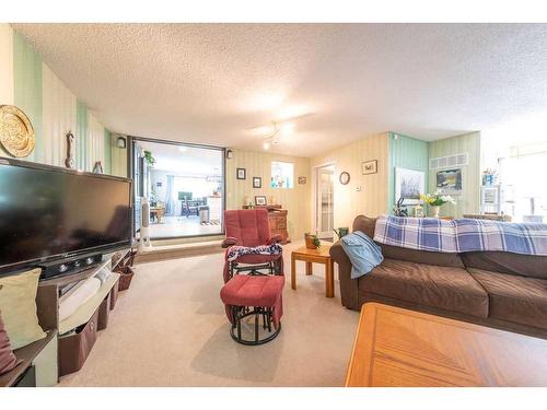 22 Hawkes Street, Marsden, SK - Indoor Photo Showing Living Room