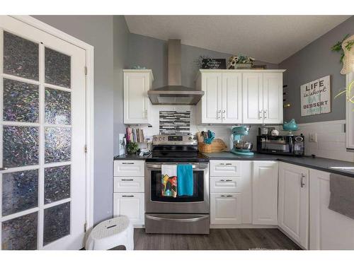 210 & 212 Douglas Place, Waseca, SK - Indoor Photo Showing Kitchen