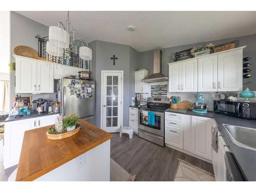 210 & 212 Douglas Place, Waseca, SK - Indoor Photo Showing Kitchen