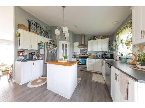 210 & 212 Douglas Place, Waseca, SK - Indoor Photo Showing Kitchen