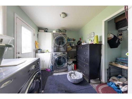 210 & 212 Douglas Place, Waseca, SK - Indoor Photo Showing Laundry Room