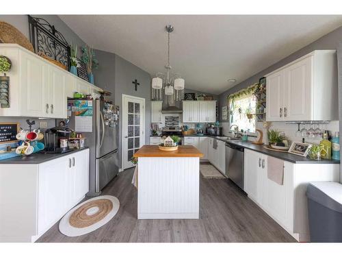 210 & 212 Douglas Place, Waseca, SK - Indoor Photo Showing Kitchen