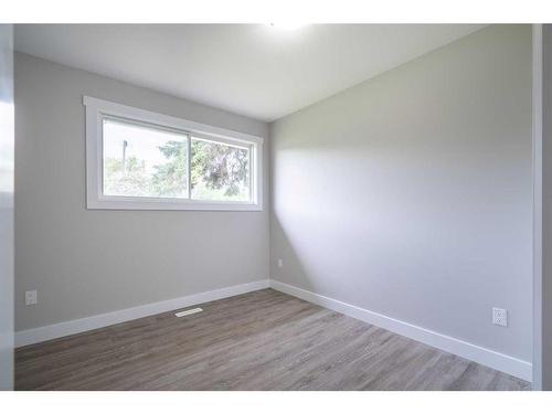 5010 54 Street, Lloydminster, AB - Indoor Photo Showing Other Room